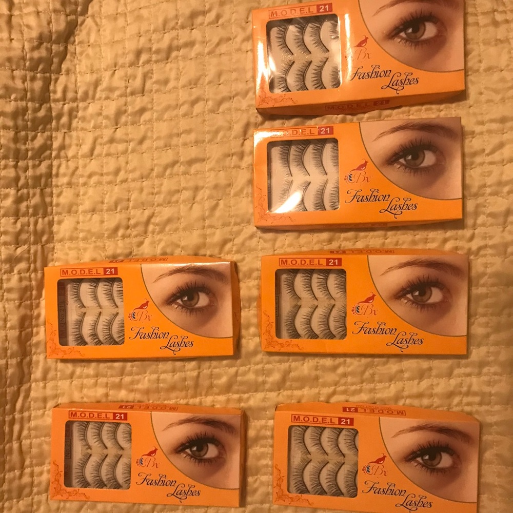 False eyelashes by fashion lashes